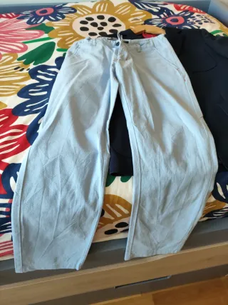 Traje de comunión azul con corbata roja