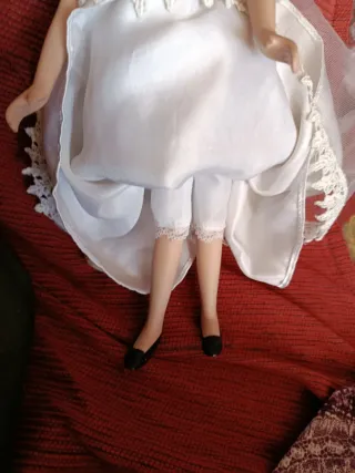 Muñeca Sissi Vestido Blanco Perlas