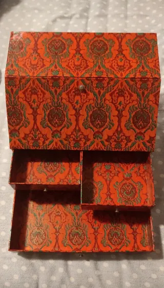 Portagioie vintage rosso e oro