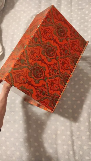 Portagioie vintage rosso e oro