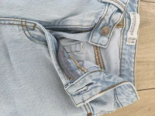 Pantalón vaquero claro Stradivarius Talla XS