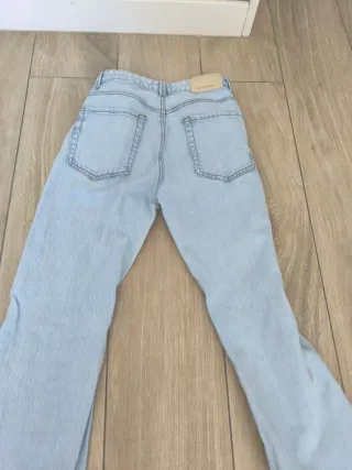 Pantalón vaquero claro Stradivarius Talla XS