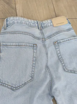 Pantalón vaquero claro Stradivarius Talla XS