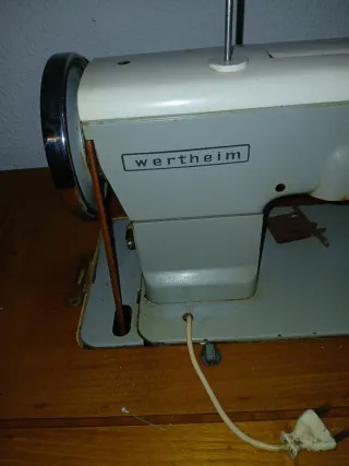 Máquina de coser Wertheim