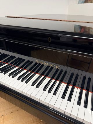 Piano de cola Samick SG 172