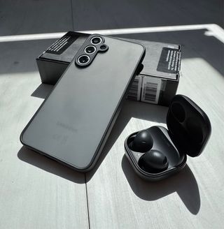 Samsung S24 FE + Galaxy Buds Pro2