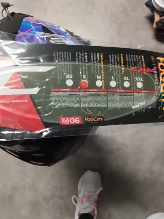 Casco de moto con diseño abstracto talla S