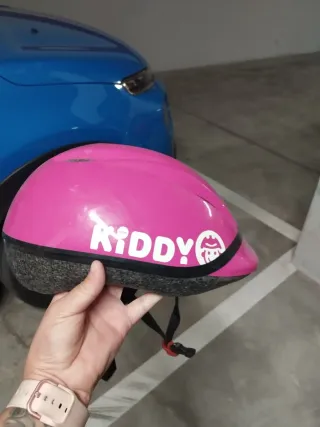 4 Cascos de bici infantil en azul,rosa y morado