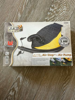 Inflador de pie negro y amarillo