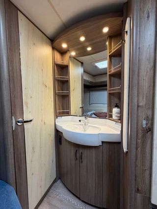 Caravana Hobby 400 SFE