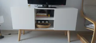 Mueble TV blanco y madera