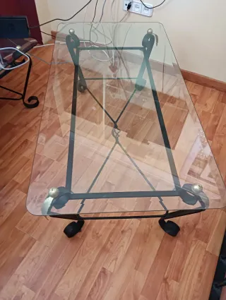 Mesa de centro y auxiliar y Lamparas de Forja.