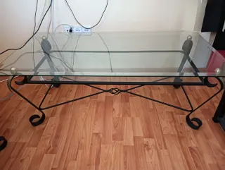 Mesa de centro y auxiliar y Lamparas de Forja.