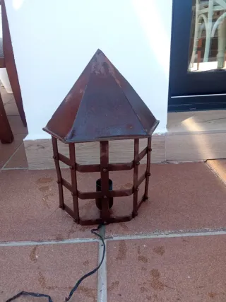 Farolillo exterior metal marrón