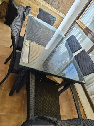 Mesa y 6 sillas de jardín ratán cristal