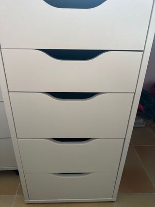 Escritorio con cajones blanco y negro