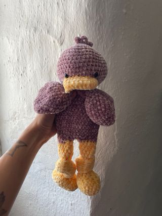Artesanía de ganchillo, peluche de pájaro