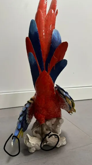 Loro de porcelana decorativo