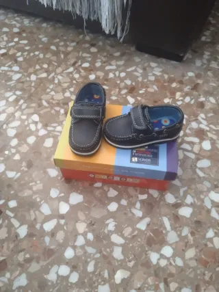 talla zapatos 20 ,sandalias22 ,náuticos 21