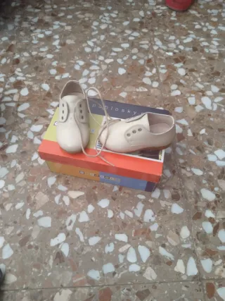 talla zapatos 20 ,sandalias22 ,náuticos 21