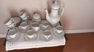 Juego de café porcelana alemana blanco y filo azul