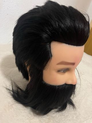 Muñeco de peluquería con barba