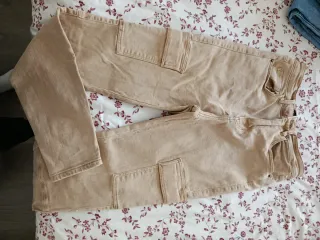 Pantalón Cargo Beige Stradivarius