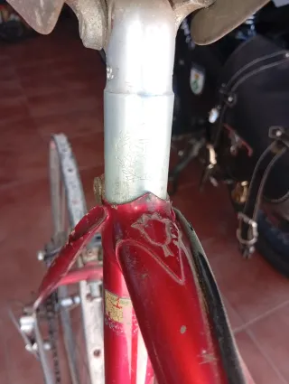 Bicicleta carretera antigua italiana.