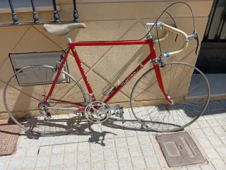 Bicicleta carretera antigua italiana.