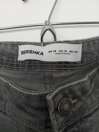 Pantalones vaqueros Bershka Talla 38 Gris y azul