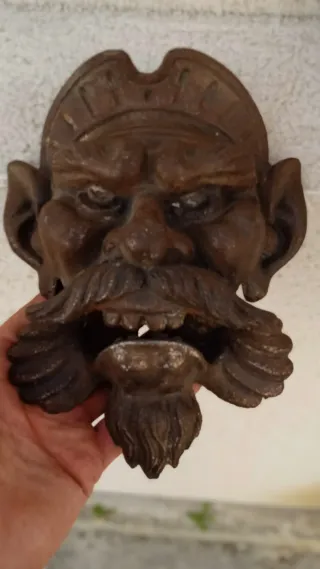 Aldaba llamador cabeza gargola diablo SXVIII S.XlX