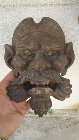 Aldaba llamador cabeza gargola diablo SXVIII S.XlX