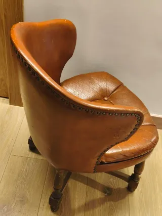 Butaca de cuero marrón