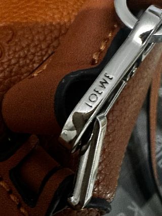 Bolso marrón estilo YSL