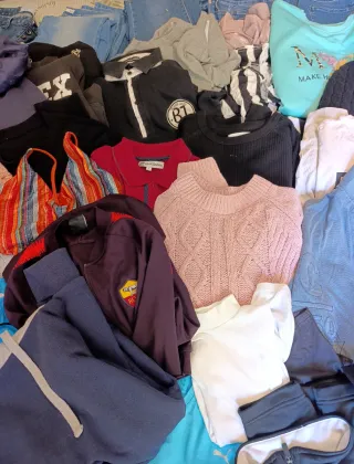 Lotto 52 capi abbigliamento misti