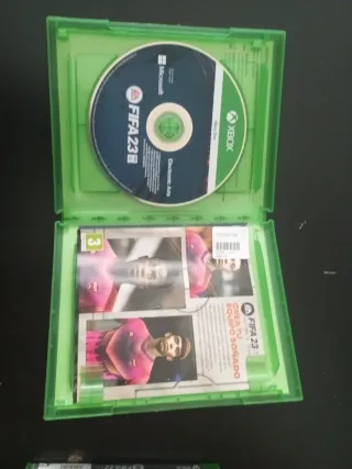 Xbox One con 1 controller e 3 giochi con tutti i cavi