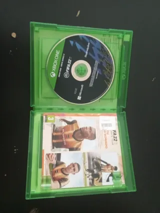 Xbox One con 1 controller e 3 giochi con tutti i cavi