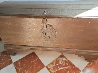 Baúl antiguo de madera. 120x62x60
