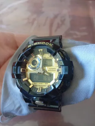 Casio G-Shock GA710GB Negro/Dorado