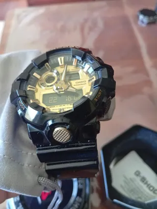 Casio G-Shock GA710GB Negro/Dorado