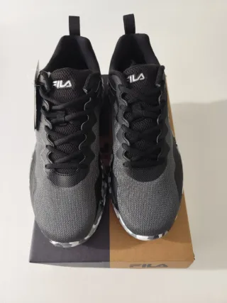 Zapatillas Fila Negras y Grises