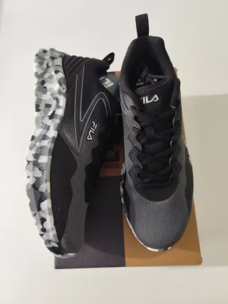 Zapatillas Fila Negras y Grises