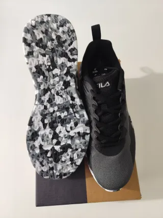 Zapatillas Fila Negras y Grises