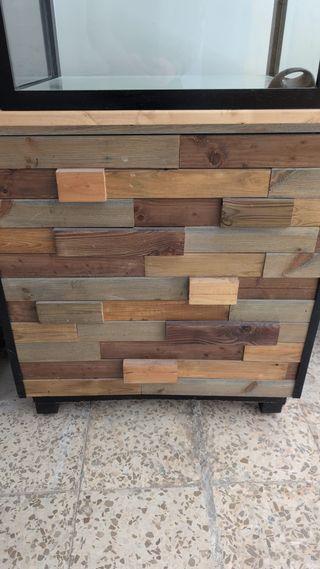 Barra con vitrina de madera y cristal