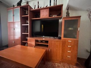 Mesa y mueble de salón madera y cristal