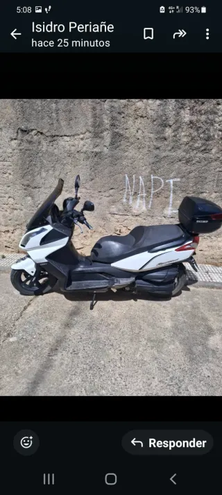 Maxi Scooter Blanca y Negra