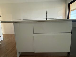 Muebles de cocina, isla y vitrocerámica