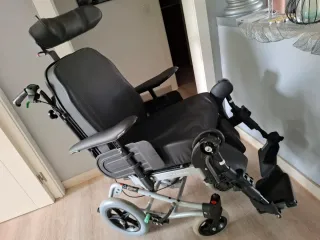 Silla de ruedas reclinable muy buen edtado