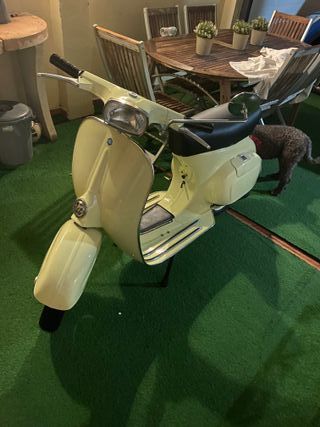 Vespa Primavera  75