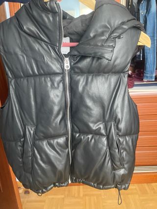 Chaleco Bershka engomado sintético XS